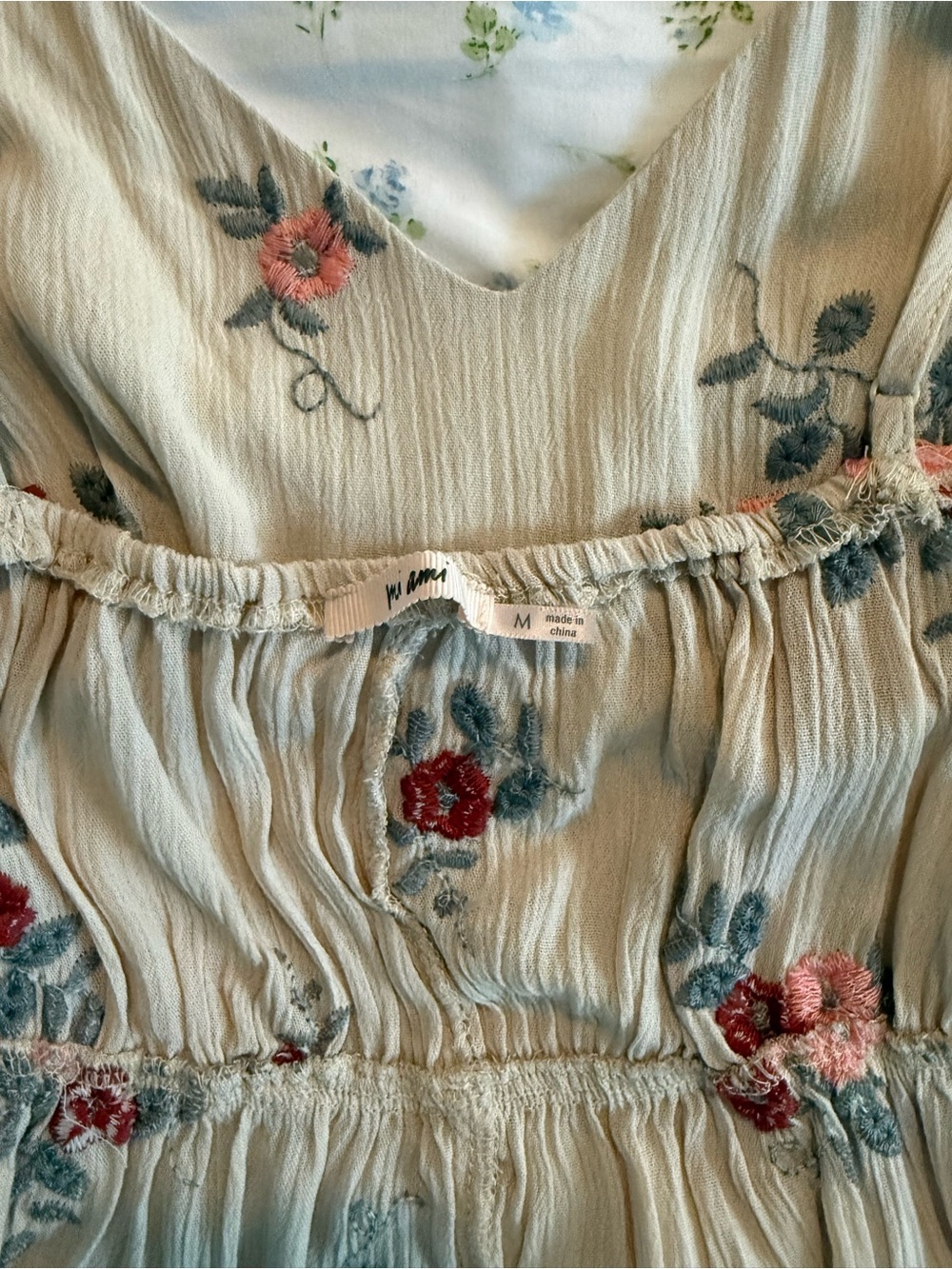 NWOT Francesca’s Embroidered Cream & Pink Floral V-Neck Peplum Camisole Cottage - Picture 6 of 9